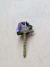 画像をギャラリービューアに読み込む, パンジーと実のコサージュ
