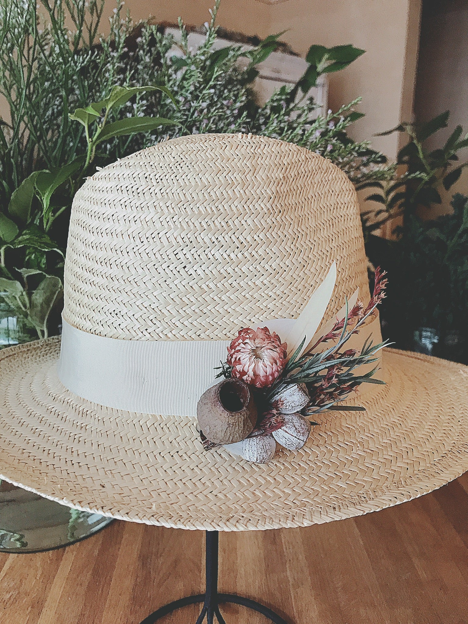 ピンクハウス☆ストロベリーハットコサージュ 野いちごの森に迷い込ん